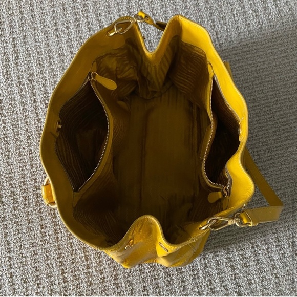 *SOLD* PRADA patent leather Naplak tote. - Picture 7 of 12